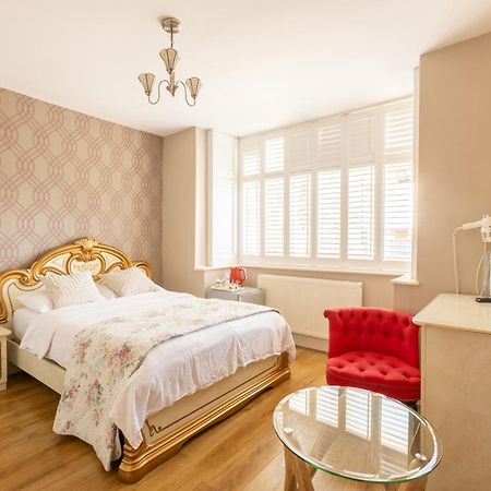 ホテル Katolondonhaus ミッチャム エクステリア 写真