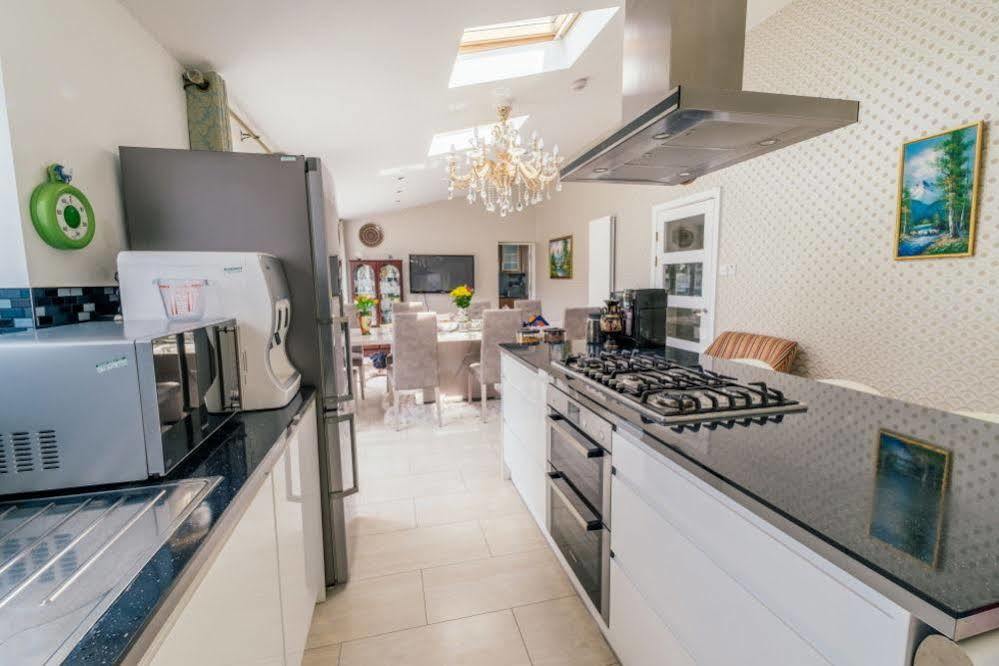 ホテル Katolondonhaus ミッチャム エクステリア 写真