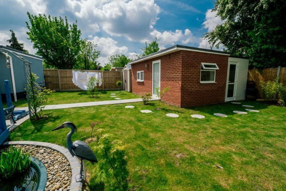ホテル Katolondonhaus ミッチャム エクステリア 写真