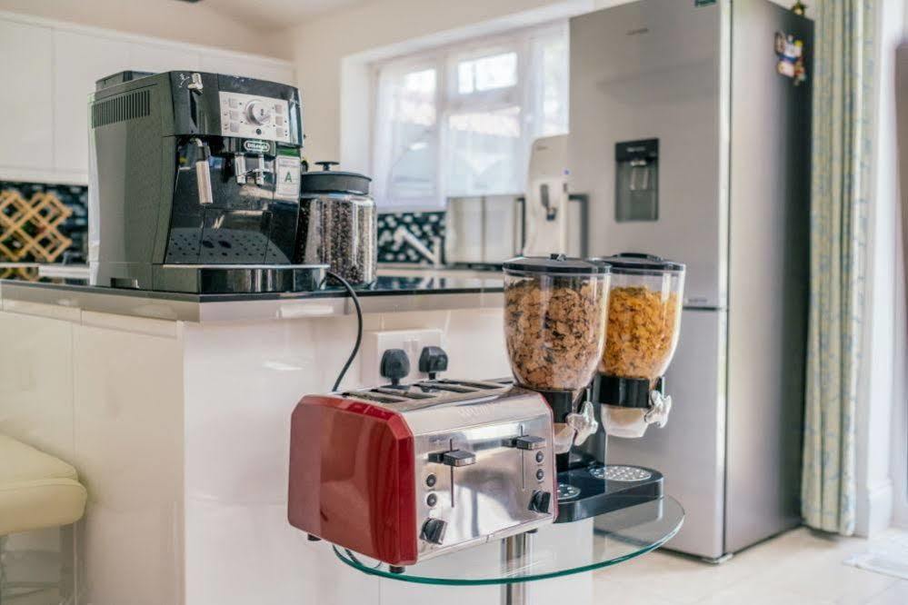 ホテル Katolondonhaus ミッチャム エクステリア 写真