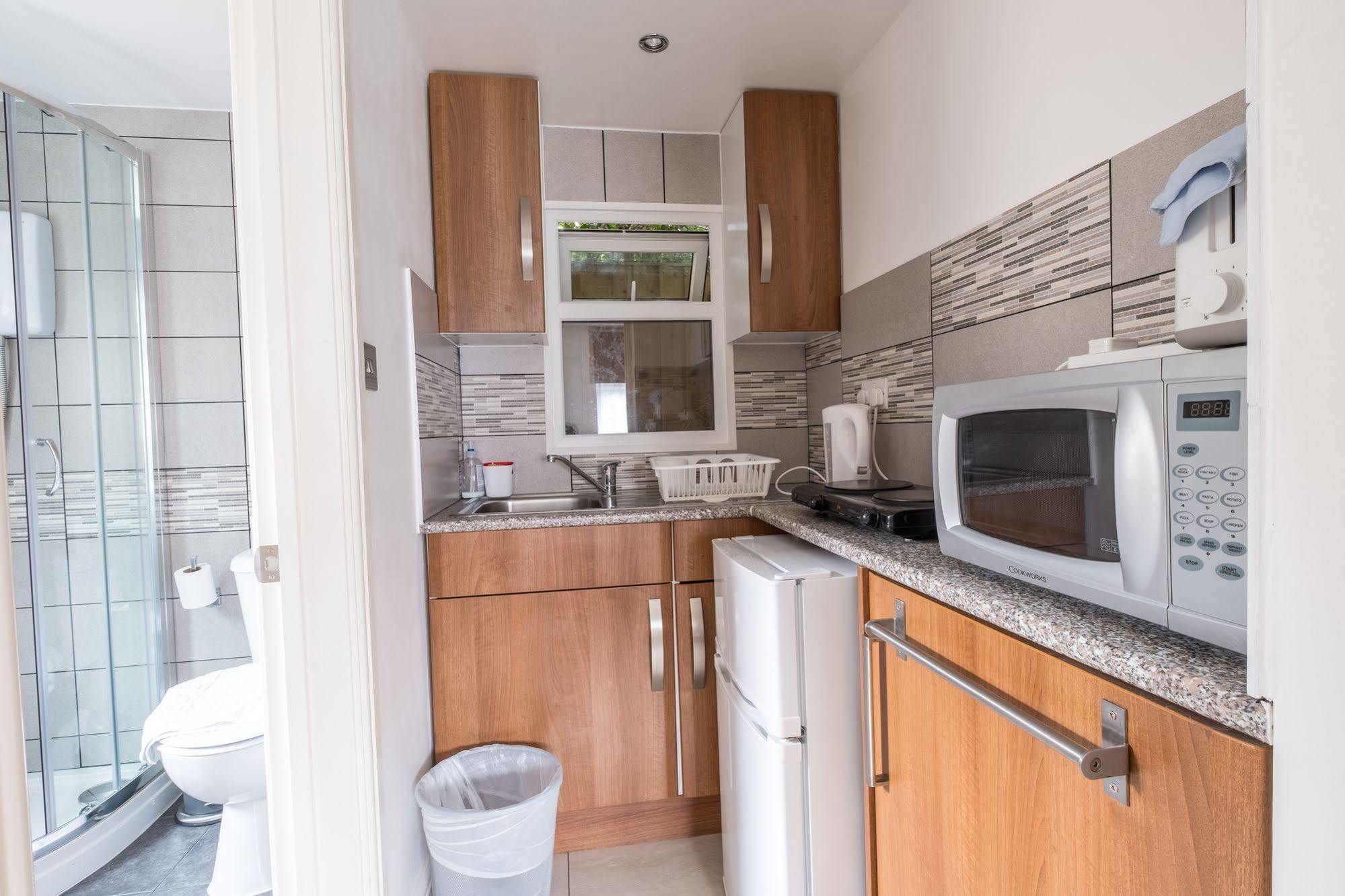 ホテル Katolondonhaus ミッチャム エクステリア 写真