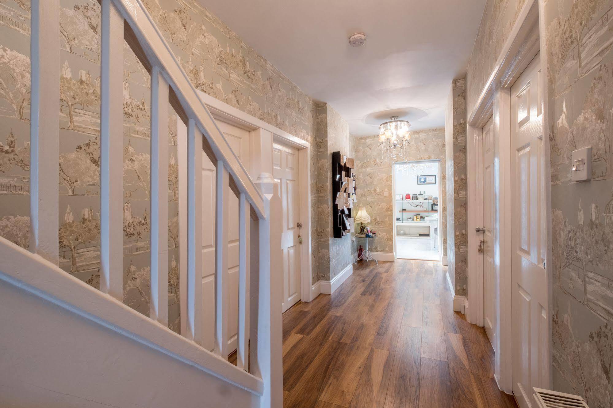 ホテル Katolondonhaus ミッチャム エクステリア 写真